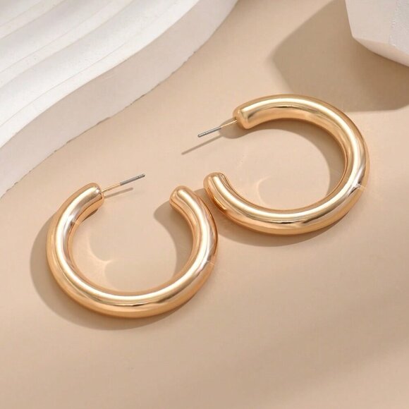 Yellow Gold Women's Minimalist Cuff Hoop Earrings - Picture 3 of 5